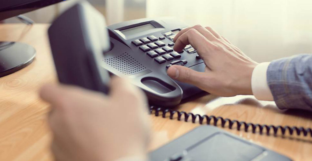 Écran d'ordinateur affichant une feuille de calcul avec segmentation de clients par profil (TPE, PME, Grand compte), montants dus et jours de retard, pour personnalisation des relances